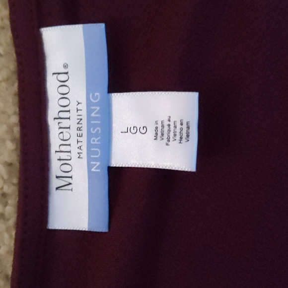 Motherhood Maternity Nursing Plum Full Wrap Dress with Ruffle Bottom Sz Large - Picture 3 of 8